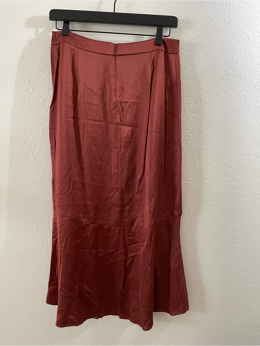 Express High-Low Ruffle Skirt in Rust - Picture 3 of 4
